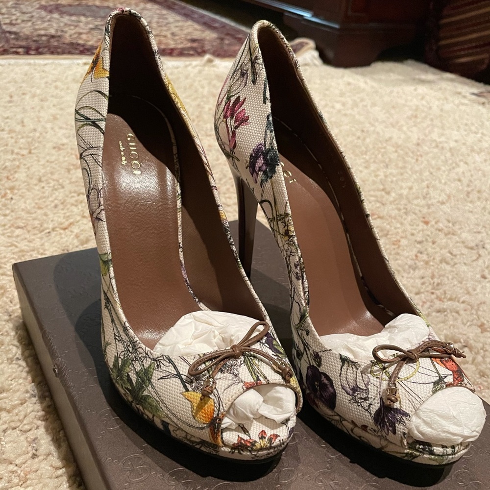 Gucci canvas floral m. In small/n char